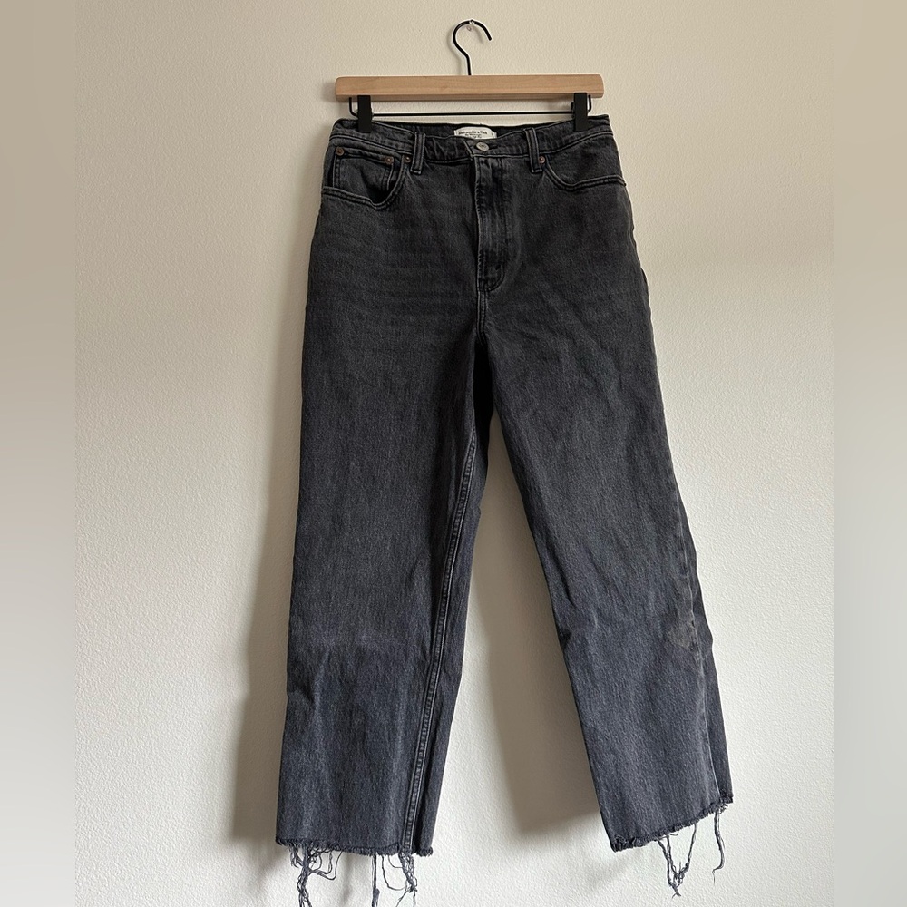 Abercrombie 90s Ultra High Rise Straight Jeans Washed Black Raw Hem Cropped 29/8